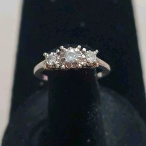 10kt white gold ring